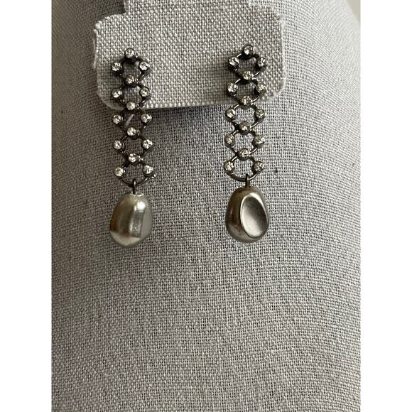 Vintage silver color dangling earrings rhinestones and faux pearls - Picture 2 of 7